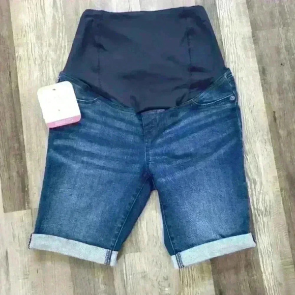 Isabel Maternity Bermuda Shorts - Picture 1 of 3